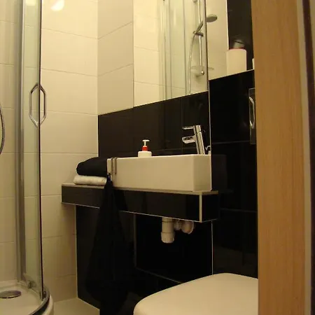 Albergue St. Dorothys - *