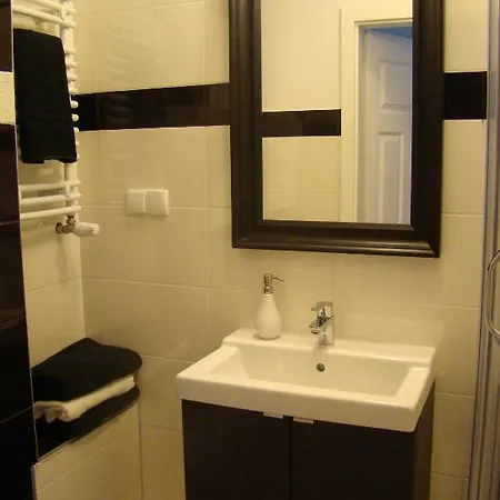 Albergue St. Dorothys - *