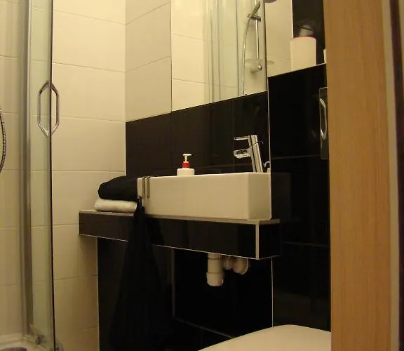 Хостел St. Dorothys - *